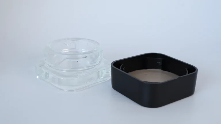 5ml Jar with black lid open